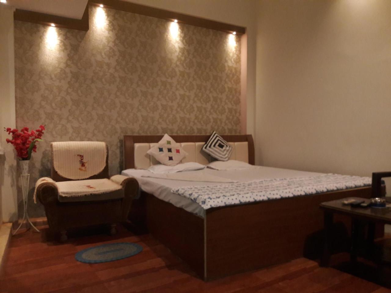 Buddha Guest House Varanasi Esterno foto
