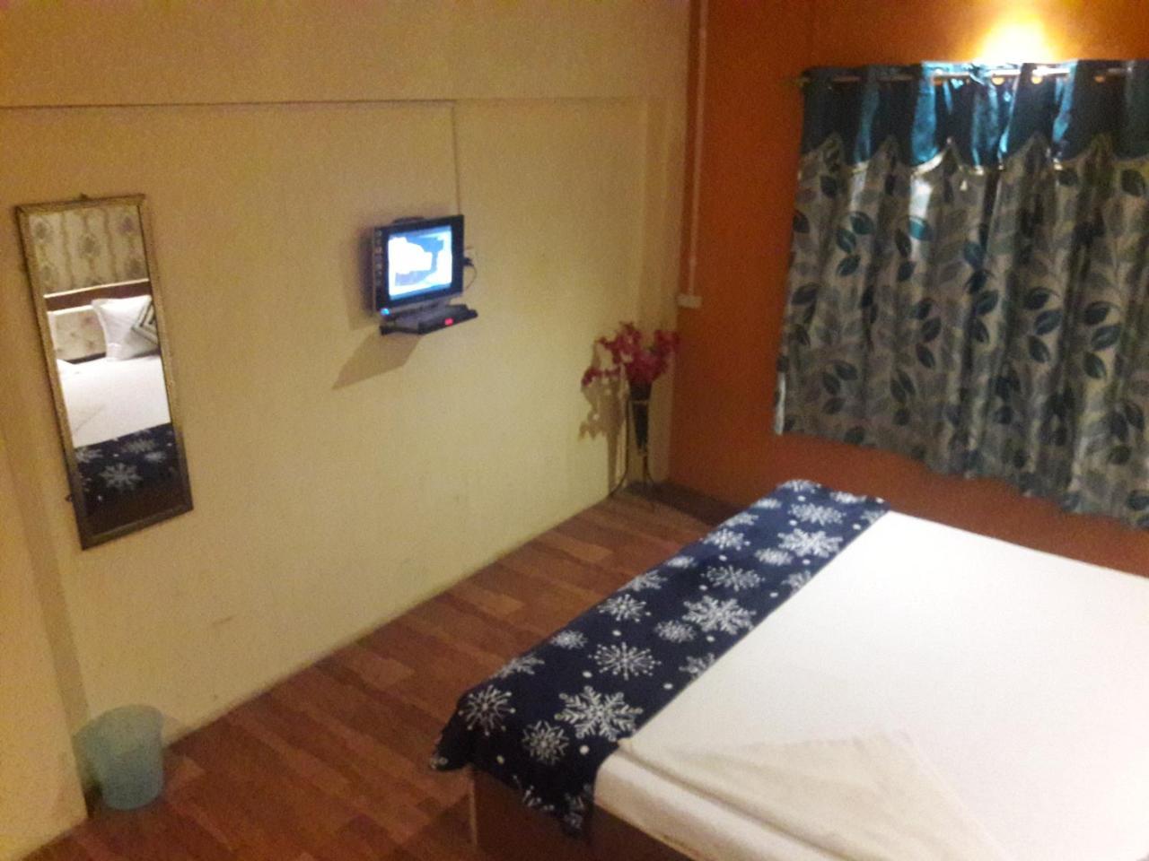 Buddha Guest House Varanasi Esterno foto