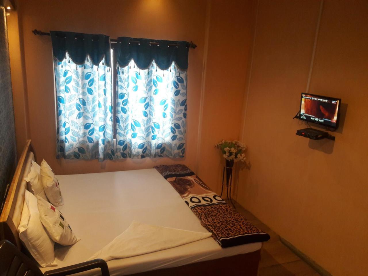 Buddha Guest House Varanasi Esterno foto